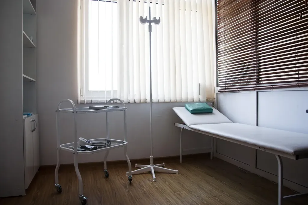 Uzależnienie od narkotyków a codzienne życie — jak nałóg przejmuje kontrolę i kiedy warto rozpocząć odwyk?