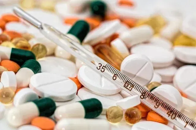 Antybiotyki - skuteczna broń, która wypada nam z rąk